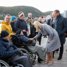 Kronprinsparet møtte folk på kaia etter konserten i Rock City, Namsos. Foto: Berit Roald, NTB scanpix